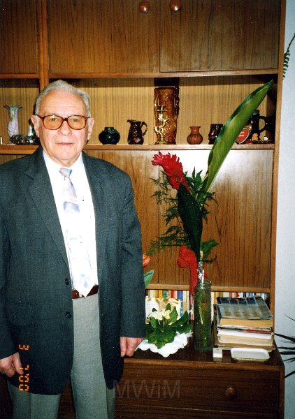 KKE 4541.jpg - Płk. Mieczysław Kitajczuk pochodzący z Kobrynia, fot. Wacław Krukowski, 7 III 2000 r.